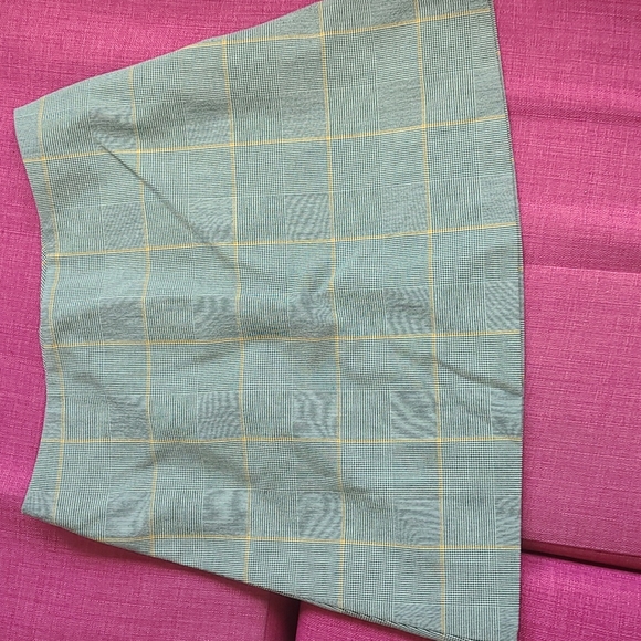 NWOT aritzia wilfred new classic mini skirt blk/cairo gold/freya 8 - Picture 4 of 7